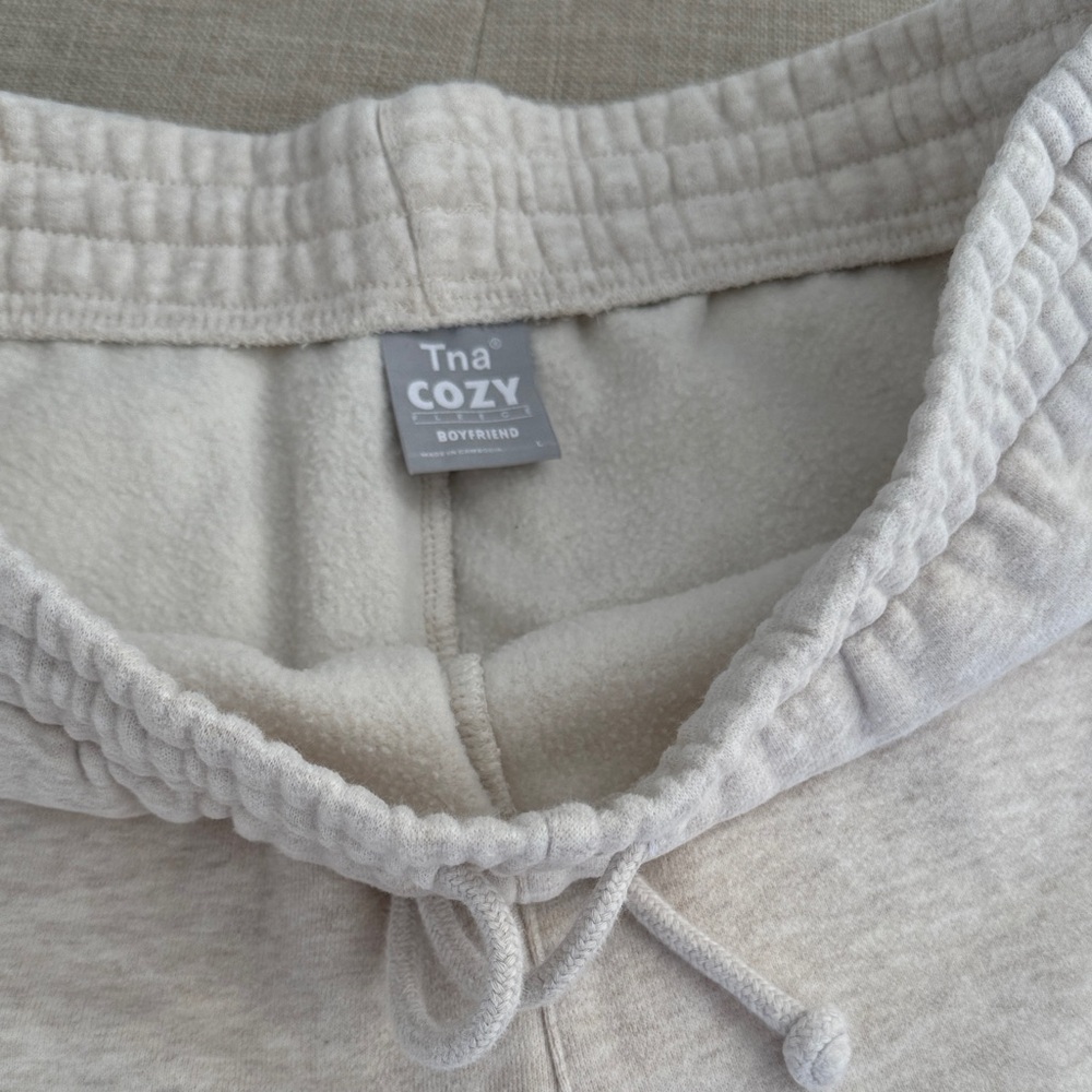 TNA Cozy  Aritzia Heathered Gray Shorts - Picture 2 of 5